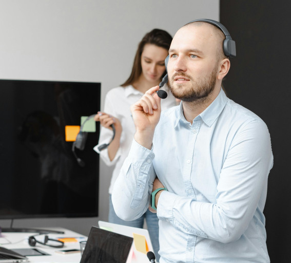 Helpdesk worker